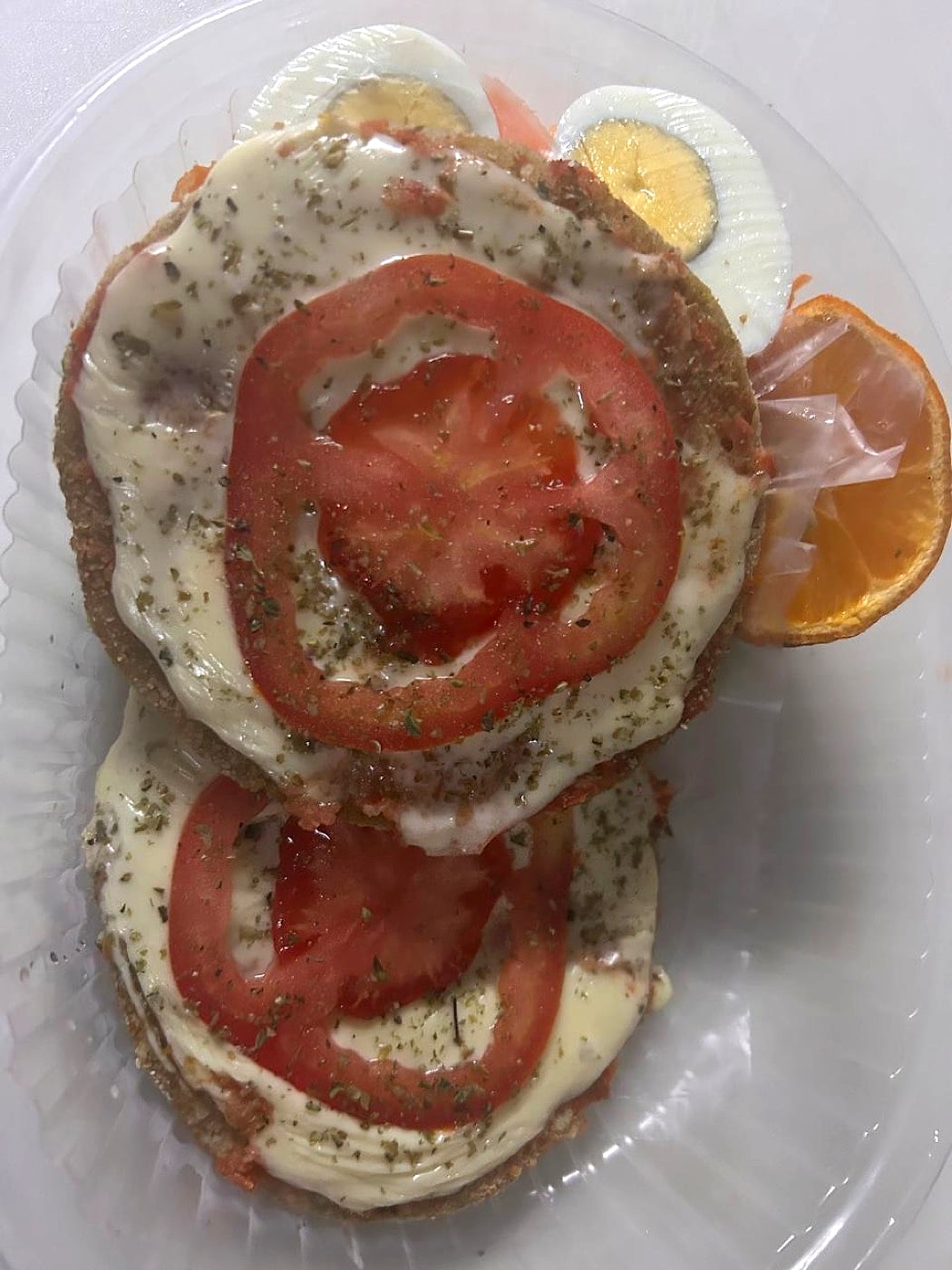 Milanesa napolitana con tomate y queso en Roti 1820